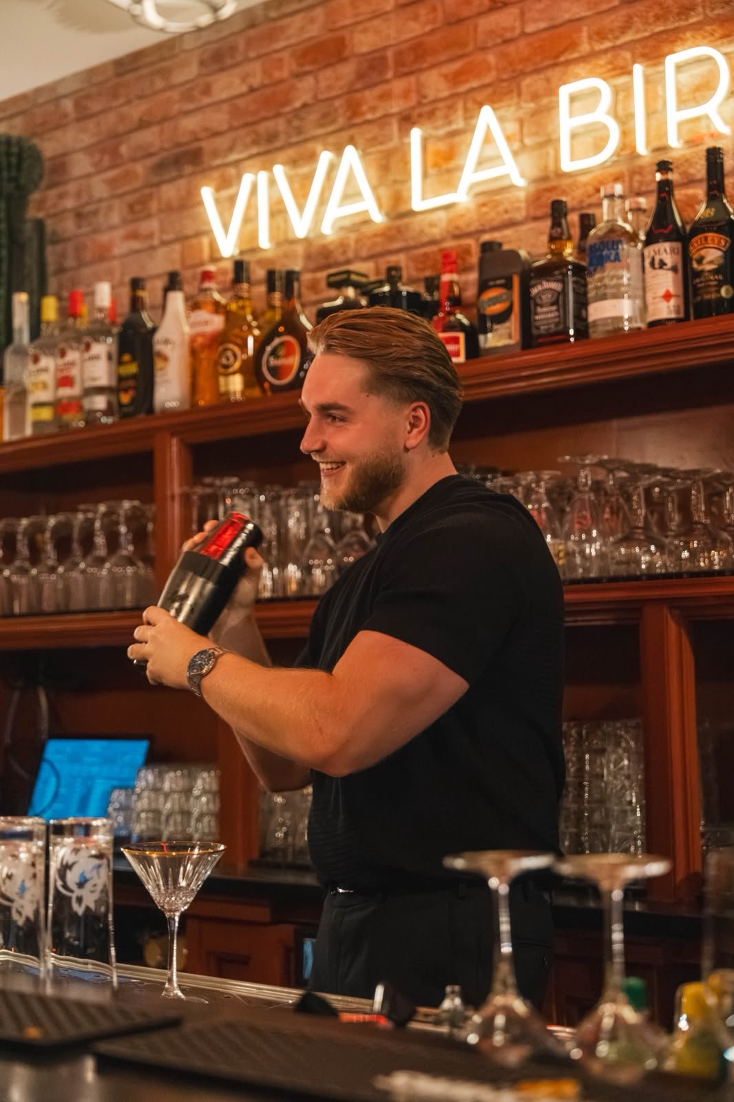 Barman aan het werk bij Calor